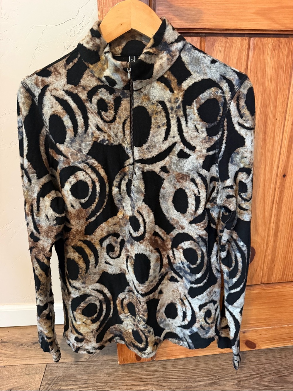 SNO SKINS Women's Abstract Swirl Jacquard Quarter-Zip Microfleece Pullover M